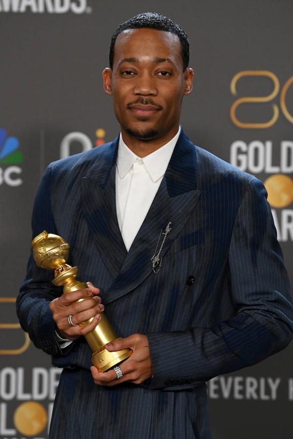 Tyler James Williams. Otro de los vencedores de la noche, el actor Tyler James Williams lució un llamativo broche de diamantes, además de dos anillos.