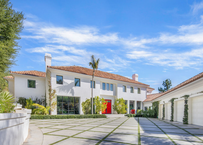 Así es la mansión que vende Eva Longoria. La pareja compró la propiedad de 1,5 acres hace poco más de cinco años por 13,5 millones de dólares, por lo que de venderla en el precio estipulado obtendrían un jugoso beneficio.