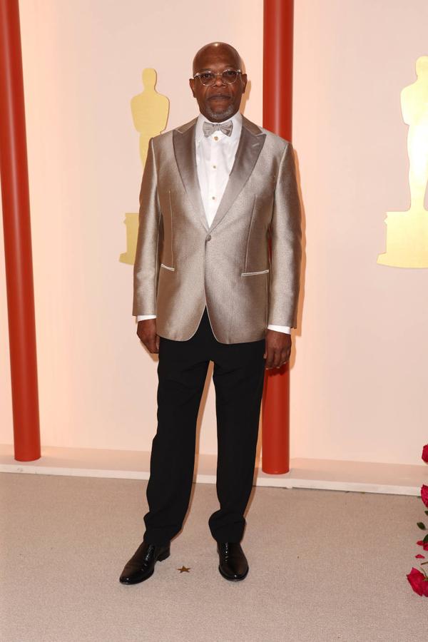 Samuel L. Jackson. El célebre actor ha apostado por esmoquin con la chaqueta metalizada.
