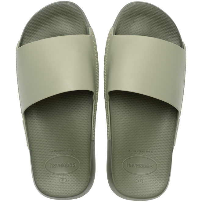 Chanclas. Seguro que hace tiempo que no renueva las chanclas y estas de Havaianas en color militar de modelo clásico también son fáciles de limpiar y mantener, lo que las hace ideales para usar en la playa, en la piscina o para cualquier ocasión casual. Disponibles en <a href="https://www.havaianas-store.com/es/es/havaianas-palas-cl%C3%A1sicas/4147258-BLACK.html" target="_blank">havaianas-store.com/es</a>.