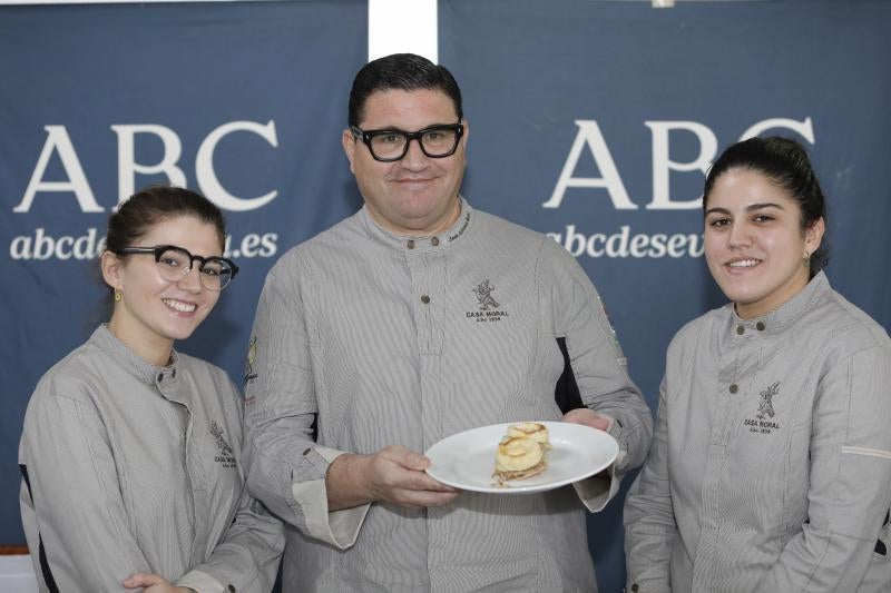 José Antonio Moral con sus hijas Marina y Ángela, de Casa Moral