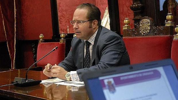 El PP no logra aprobar las ordenanzas fiscales del Ayuntamiento de Granada