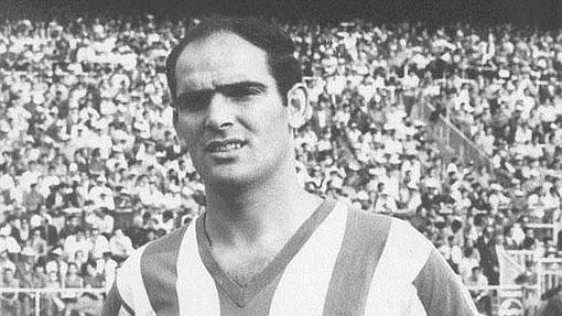 Juanín, posando antes de un partido con el Córdoba en Primera División