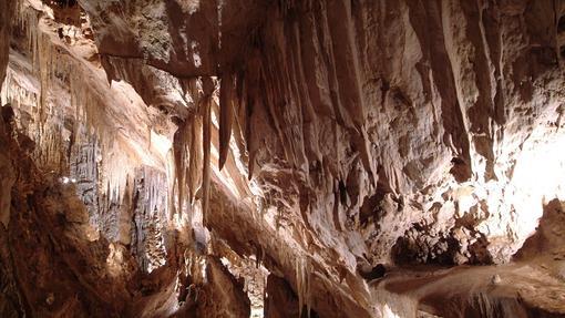 Interior de la Cueva de los Murciélagos en Zuheros