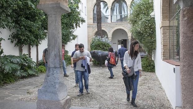 Visitantes ayer en el Museo Taurino de Córdoba