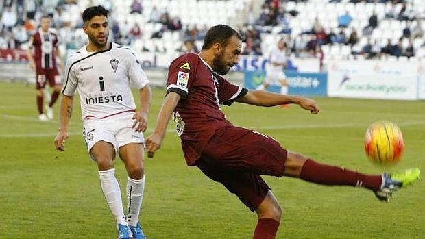 El Córdoba deja pasar un tren en Albacete (2-0)