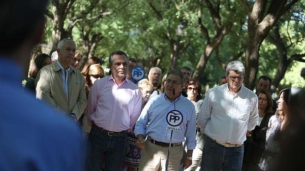 Arenas, Bueno, Zoido y Tarno, ayer en un acto con los interventores y apoderados del PP