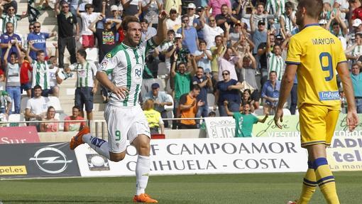 Xisco celebra un gol ante el Alcorcón