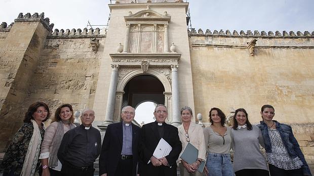 El equipo restaurador de la puerta de Santa Catalina de la Mezquita-Catedral