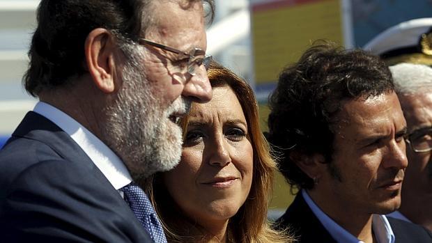 Susana Díaz, junto a José María González, Kichi, mira a Rajoy el día de la inauguración del segundo puente