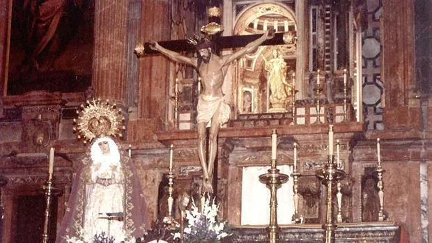 El Cristo de la Misericordia y la Virgen de las Lágrimas, en la Catedral en enero de 1993