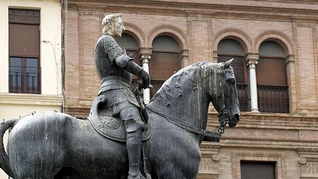 Estatua del Gran Capitán, en la plaza de Las Tendillas