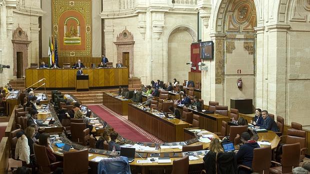 Salón de plenos del Parlamento andaluz