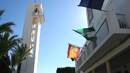 Ayuntamiento y torre de la iglesia de La Mojonera