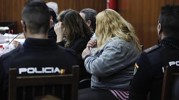 Una de las acusadas, durante el juicio