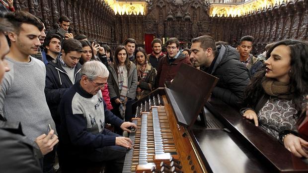 Visitantes, ayer, en la jornada de puertas abiertas de la Mezquita-Catedral