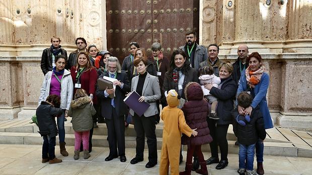 Miembros de la Plataforma de Atención Temprana en el Parlamento