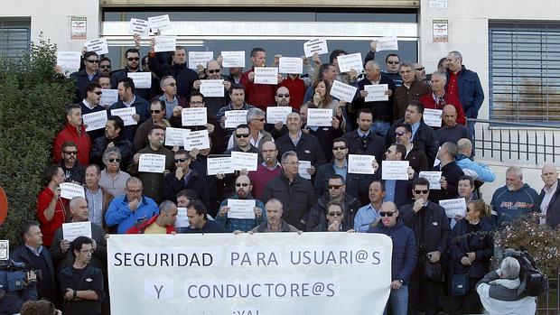 Protesta de los trabajadores de Aucorsa reclamando seguridad