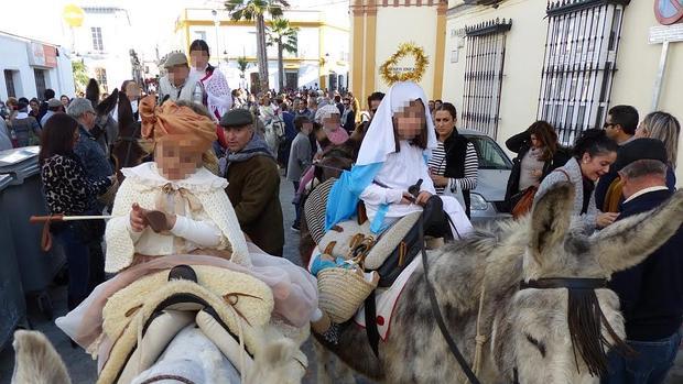 Cientos de burritos toman las calles de Moguer