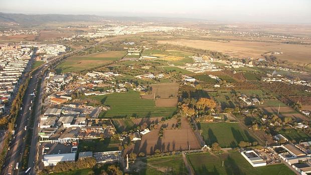 Terrenos de El Arenal de la Fuensanta, con la actual ciudad deportiva al fondo