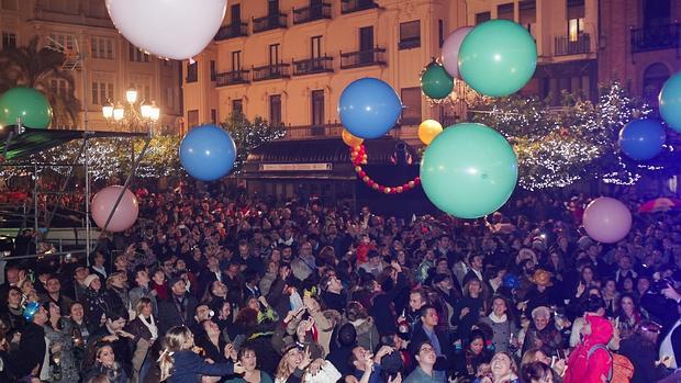 Ambiente en la plaza de Las tendillas durante la despedida del año 2015