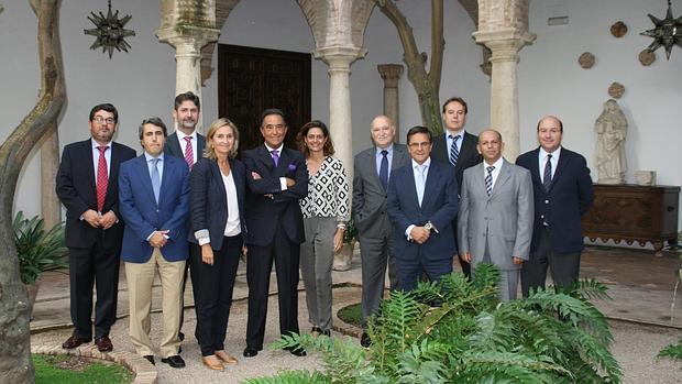 Miembros del Patronato de la Fundación Cajasur en una reunión celebrada en el Palacio de Viana