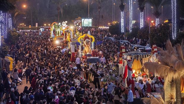 La banda de la Coronación entre las carrozas