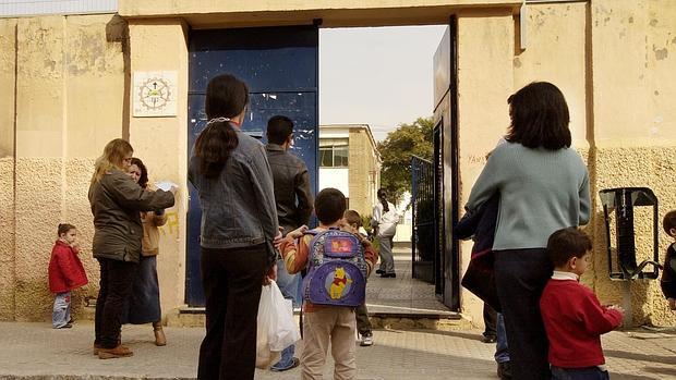 Colegio de la Sagrada Familia en el barrio sevillano de Los Pajaritos