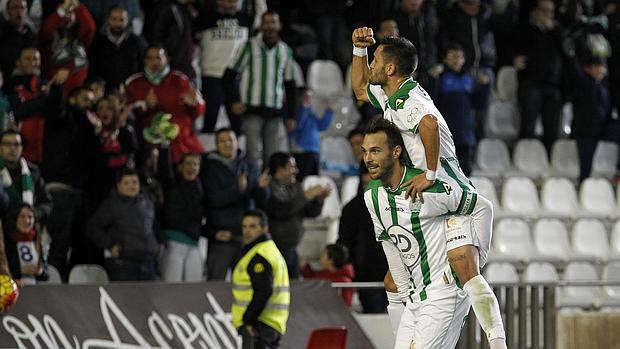 Xisco se contiene en la celebración del dos a cero ante el Mallorca