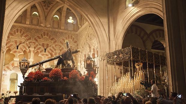 Titulares del Caído dentro de la Catedral