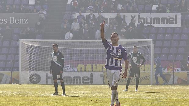 El Valladolid desarma al Córdoba (2-0)