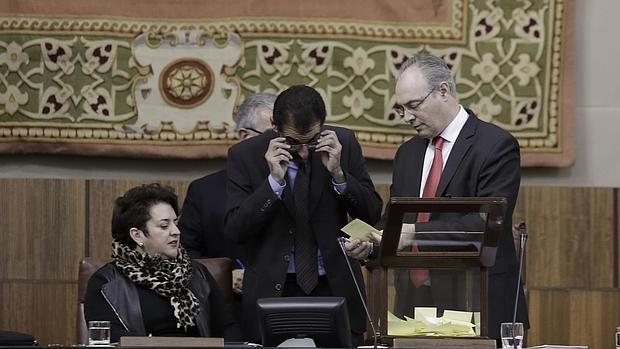 Juan Pablo Durán (derecha) en un Pleno