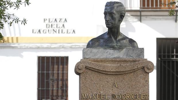 Busto dedicado a Manolete en la plaza de la Lagunilla