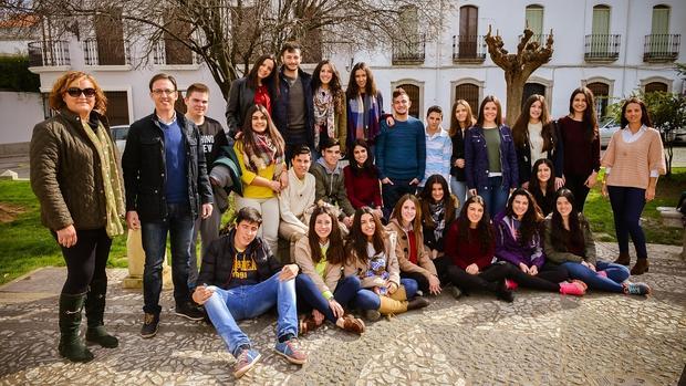 Alumnos del IES Los Pedroches que participan en la empresa de muñecas