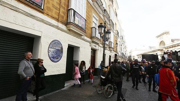 Un fallecido y 24 intoxicados en un bar de Cádiz por comida en mal estado