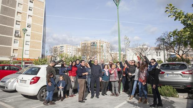 Vecinos del edificio de Carlos III afectados por la decisión municipal