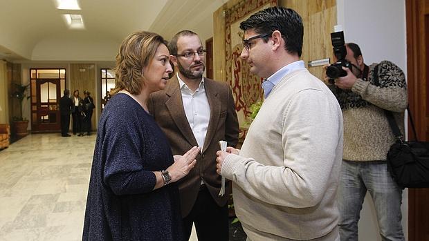 Ambrosio junto a Luque y Pedro García (IU) en el Plen0 del martes