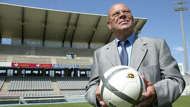 Miguel Reina, en 2005 en el estadio del Arcángel