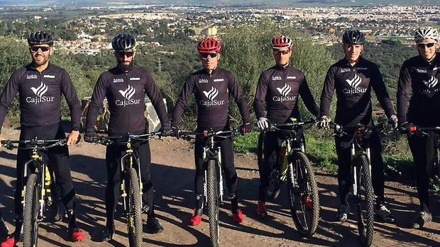 El equipo ciclista del Cajasur que competirá en la Andalucía Bike Race