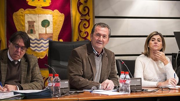 Gonzalo Rodriguez Nevado, en el centro, en un reciente pleno municipal