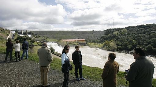 Visitantes al pantano de San Rafael de Navallana