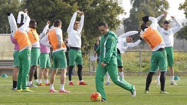 José Luis Oltra, entrenador del Córdoba, en la Ciudad Deportiva