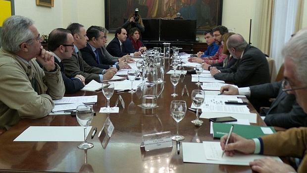 Reunión de la comisión encargada del reparto de los fondos