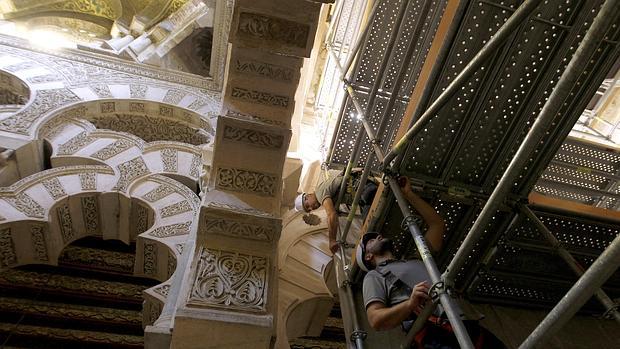 Trabaios de mantenimiento y conservación en la Mezquita-Catedral