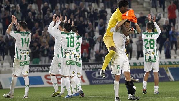 Los jugadores del Córdoba celebran una victoria