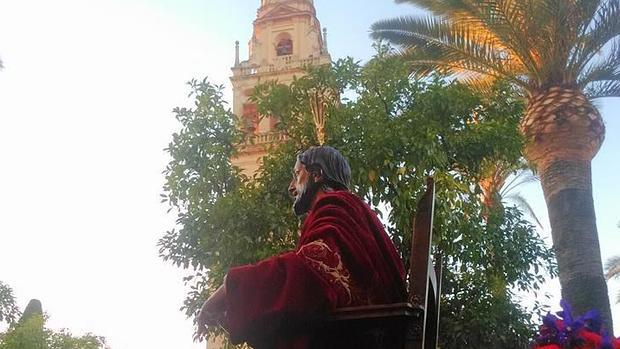 Jesús de los Reyes, a su llegada al Patio de los Naranjos