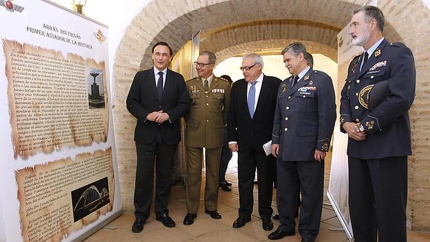 El concejal de Seguridad, Emilio Aumente, junto a autoridades del Ejército del Aire, en las jornadas