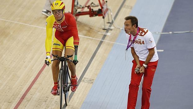 Alfonso Cabello, en una prueba en pista con España