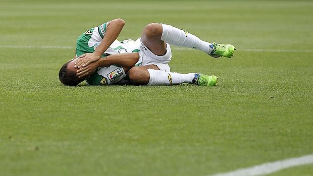 Deivid, que no entrenó el miércoles, en el suelo en un partido