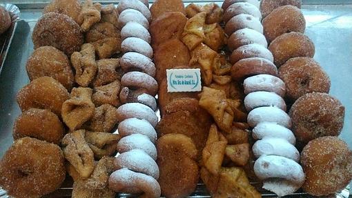 Bandeja de dulces típicos de Nuestra Señora de Araceli, en Lucena